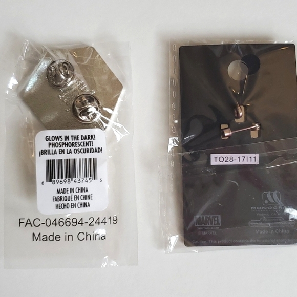 Spiderman Spider-Man Pins Marvel GITD Pewter Gift - Picture 4 of 4